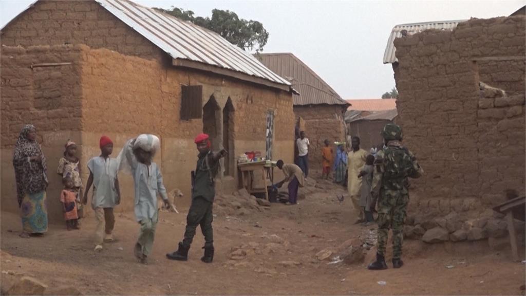 奈及利亞學校大規模綁架事件　至少287名學生遭綁走