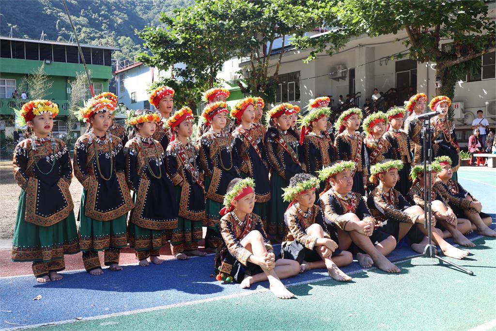 「多納黑米季」盛大登場祭典線上看全程直播 青年會領聖火開道族人齊聚慶豐收