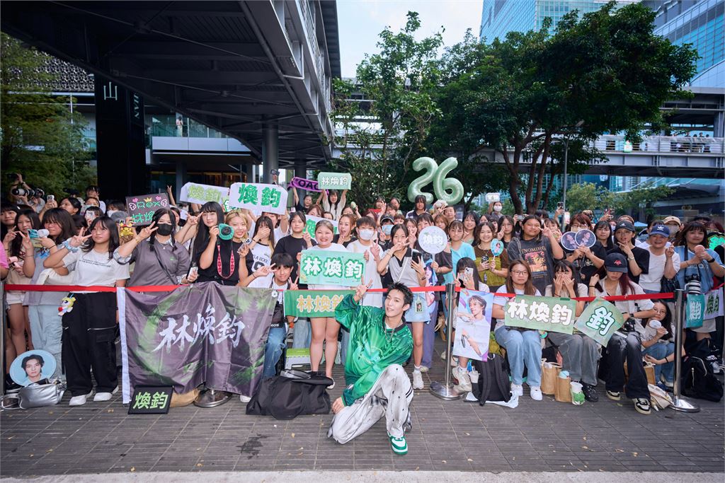 快新聞／O.A.O.嗨爆！煥鈞〈一對一〉生日首跳炸翻　子翔驚喜現身合體飆舞