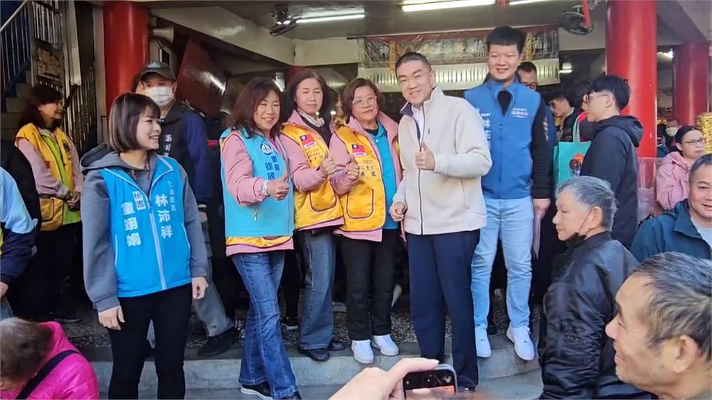 謝國樑.童子瑋同場不同台　童子瑋推Q版貼圖