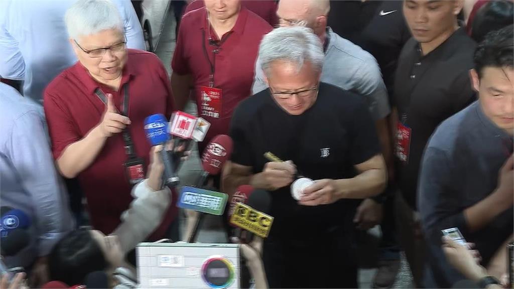 黃仁勳宣布在台灣設「海外總部」！外媒狂報1關鍵韓網怨：為何不來我們這？