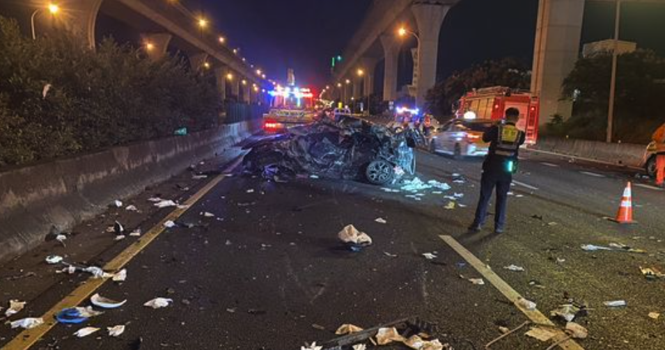 快新聞／國道內壢段凌晨多車追撞「轎車被撞成廢鐵」　4人受傷緊急送醫