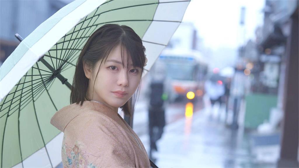  百年老店「千金大小姐」震撼黑化！穿和服「壓不住巨獸起伏」反差嚇爛達人：怎可能