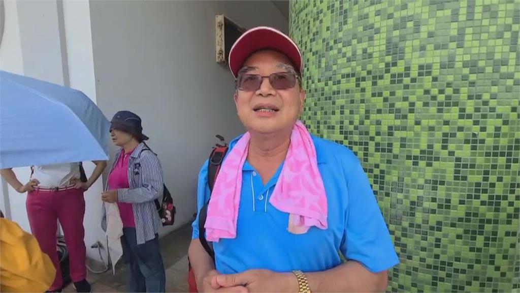 搭船賞鯨看嘸鯨魚 遊客不滿「大船變小船」壞興致