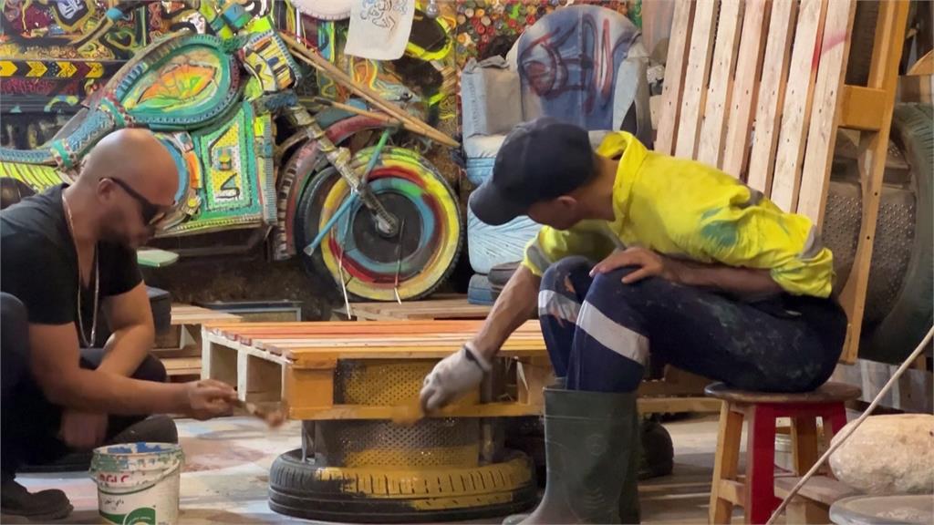 回收廢棄輪胎變床鋪！　埃及新創巧思助加薩難民