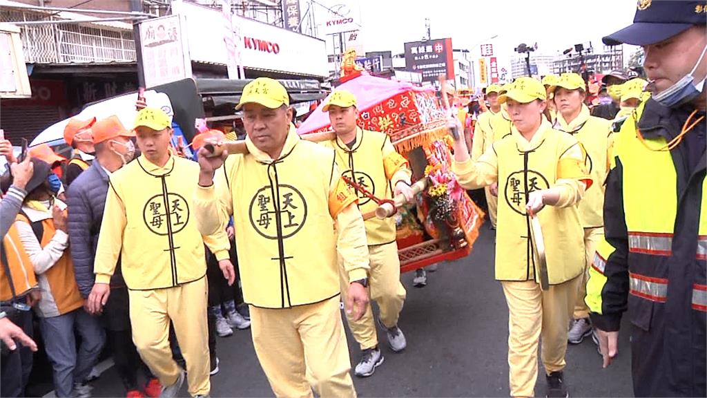 「粉紅超跑」炫風進入彰化  熱情信眾歡聲雷動