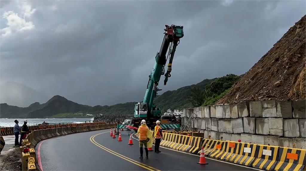 強降雨淹到怕!基隆居民沙包、水閘門備妥提前防颱