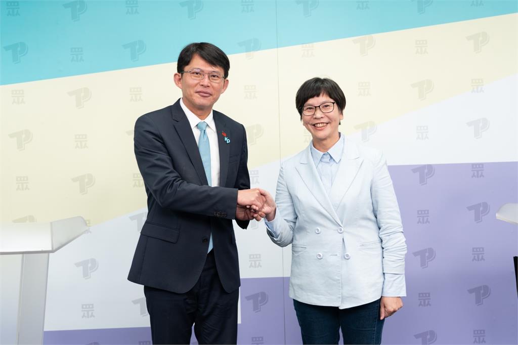 快新聞/民眾黨主席選戰政見會晚間登場 黃國昌、蔡壁如砲轟執政黨