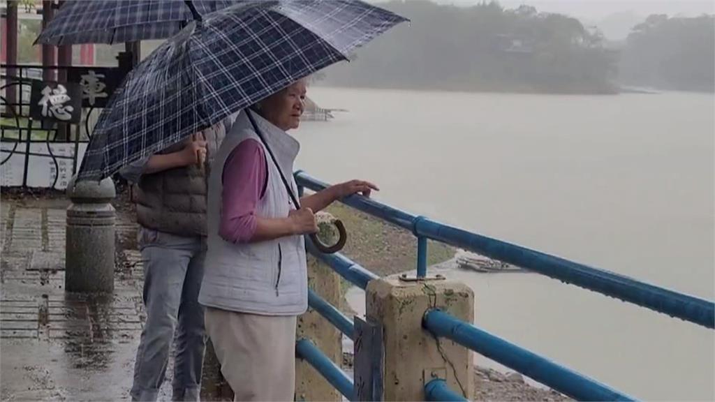 春雨大進帳！　石岡壩「喝飽」達100％滿水位