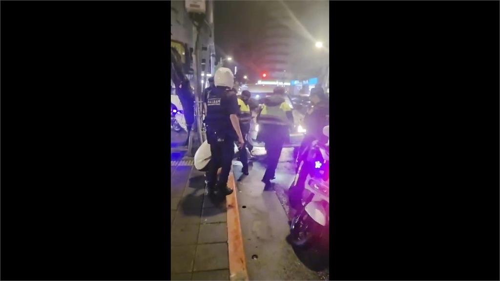 台北連揪2毒駕！建國高架小黃開上分隔島　林森北路駕駛車藏毒