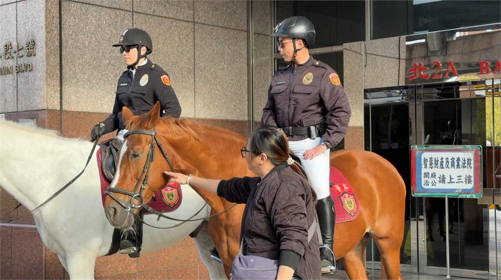 馬年到！新北騎警隊再次爆紅　帥氣形象引民眾搶拍