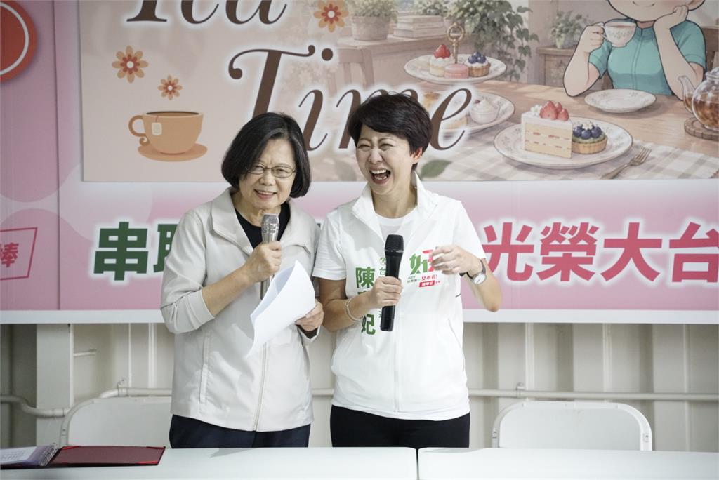 快新聞／拚台南首位女市長！小英陪陳亭妃開箱競總　現場突丟「臨時考題」