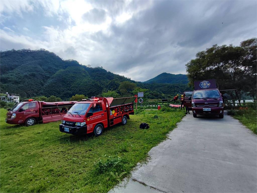 快新聞/新店河濱公園傳溺水!遊客下水抓魚不見蹤影 警方出動船艇緊急搜救
