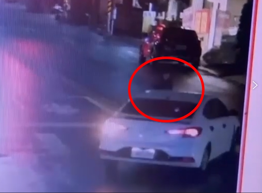 高雄三車禍！　女過馬路遭撞飛.汽機車擦撞幸輕傷