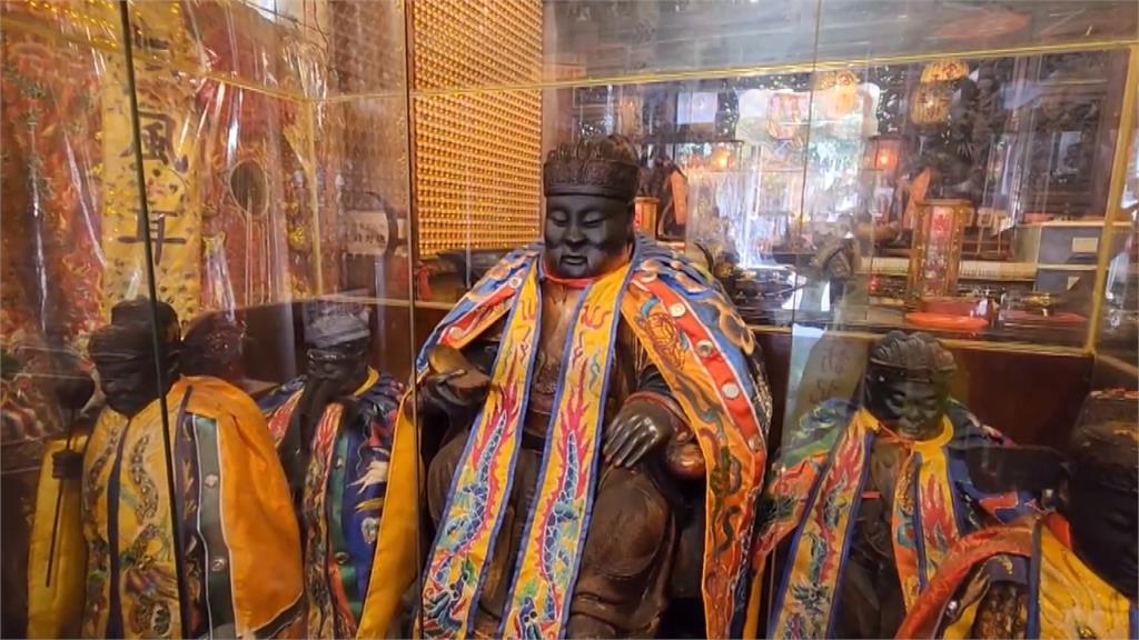 真的像?彰化老大媽無底廟 土地公神像撞臉顏清標