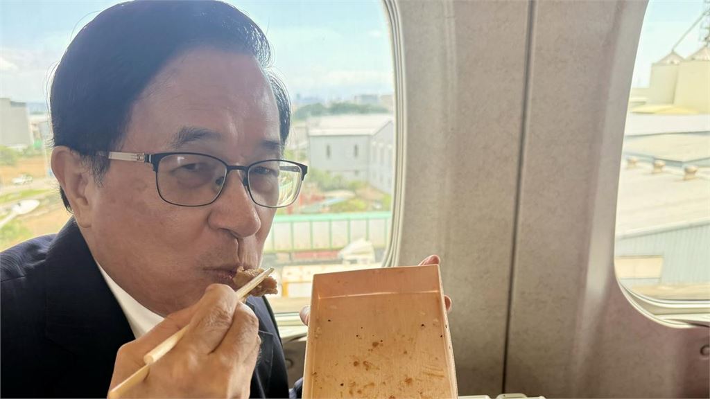 蔣萬安節目裝萌挨轟油膩！陳水扁跟風玩「四連拍」全網朝聖：應該找阿扁上節目才對