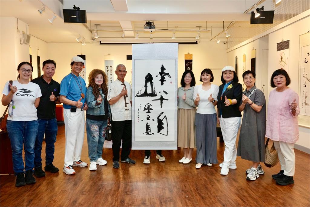 書畫鬼才揮灑24節氣 一把美工刀於方寸間遊走！黃明勝暌違五年個展「24節氣」