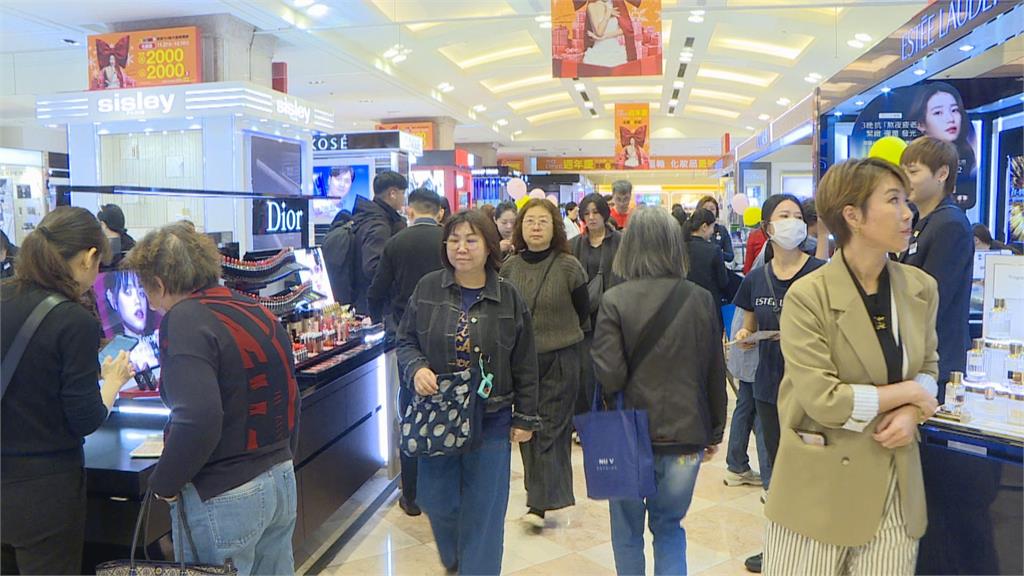 北車百貨搶商機 打造大型「耶誕禮物盒」成打卡新景點