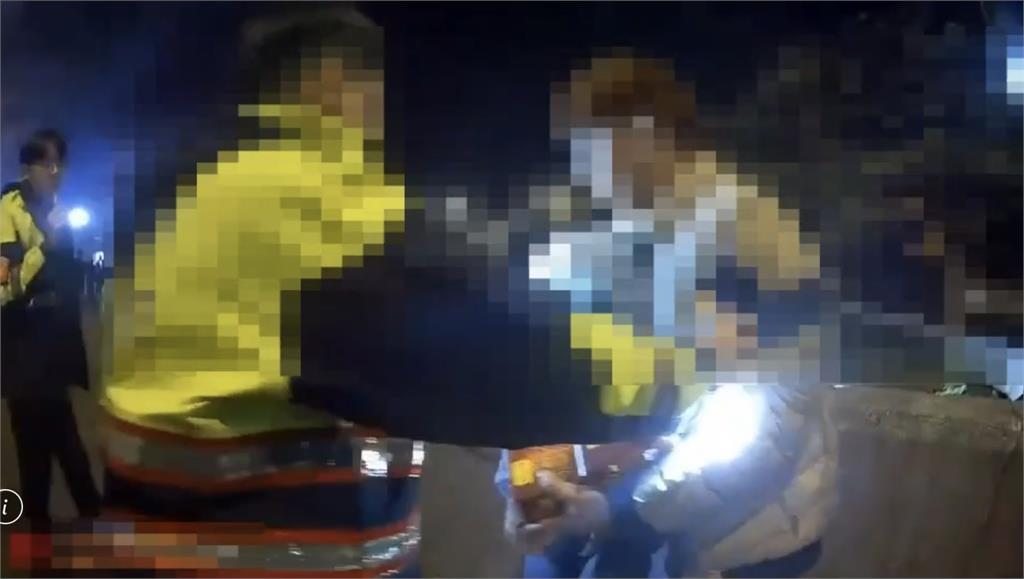 樂極生悲！深夜放煙火太吵遭報警　失聯移工意外被逮