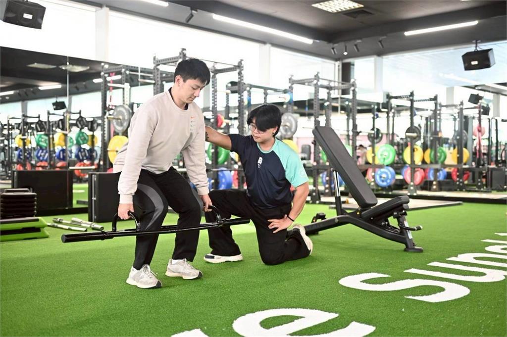 全臺首座國民運動中心戶外高爾夫推桿場誕生 淡水運動中心回歸全面升級