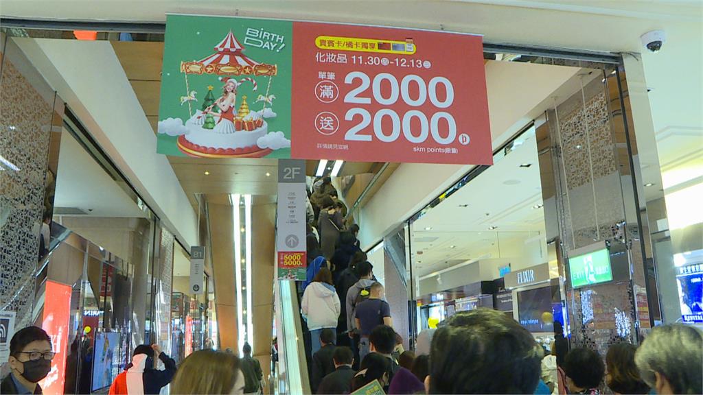百貨打造10米高寶可夢耶誕樹　商品祭超殺價格搶攻民眾荷包
