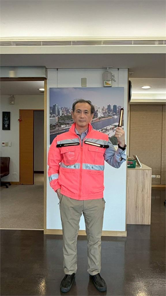 董事長天天穿「這衣服」趴趴走！只因看見員工1需求他研發台製工地神器