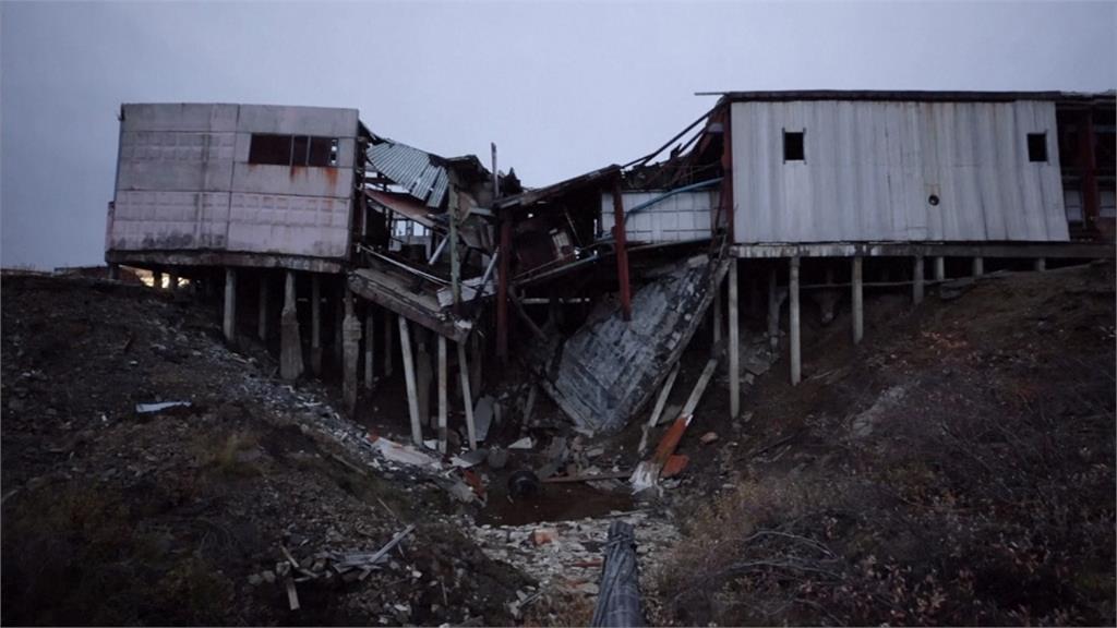 俄羅斯北極區永凍層融化　釀地層下陷.房屋變形