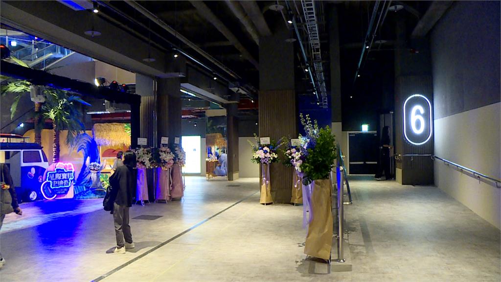 南港Lalaport新影城開幕 劉冠廷新手奶爸進戲院放風