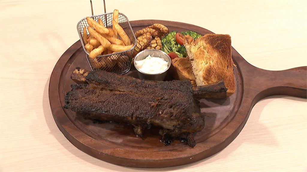 耶誕商機大! 美式餐廳訂位爆滿.壽喜燒店送永生花