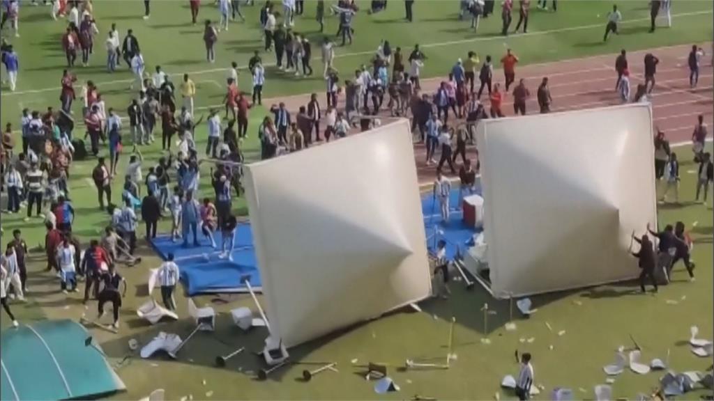 梅西訪印度掀瘋狂！8.5萬人塞爆體育館　只現身20分鐘球迷失望現場一度失控