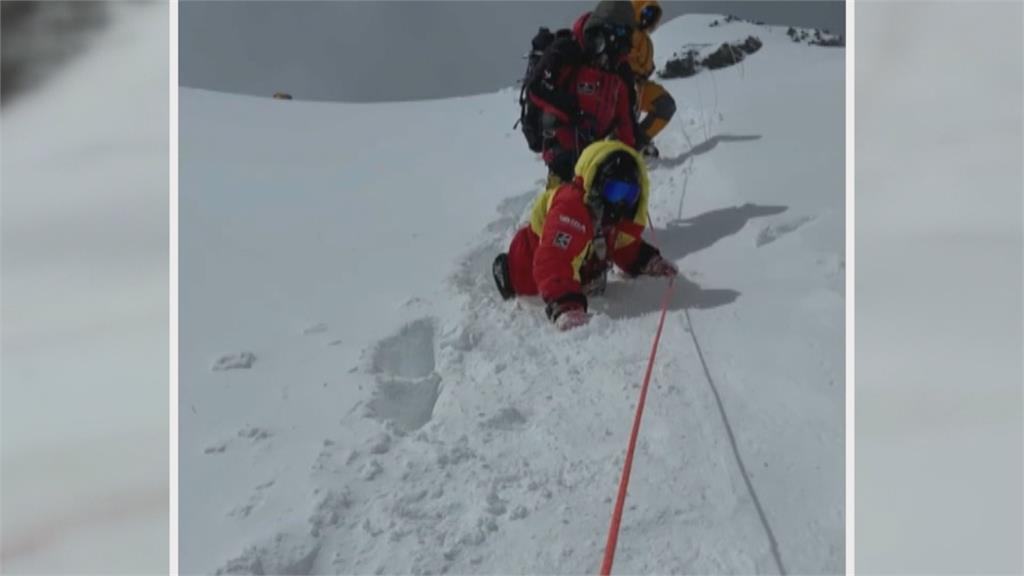 俄羅斯登山家「雙臂登聖母峰」創舉 失去雙腿不消極 成功挑戰極限