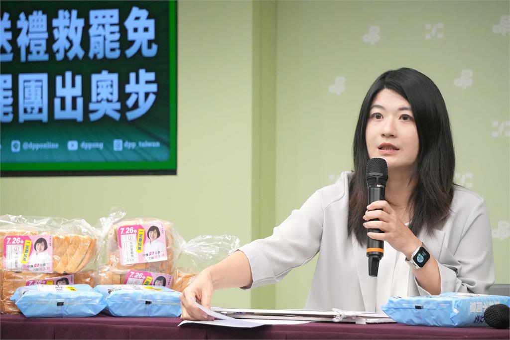 快新聞/急了?桃園藍委發米粉、吐司搏感情 民進黨酸:小小恩惠無法收買選票