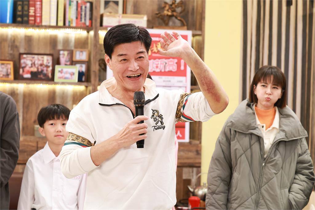 《豆腐媽媽》收視破紀錄飆破4.24！陳仙梅「下跪道歉」竟遭影帝逼退群