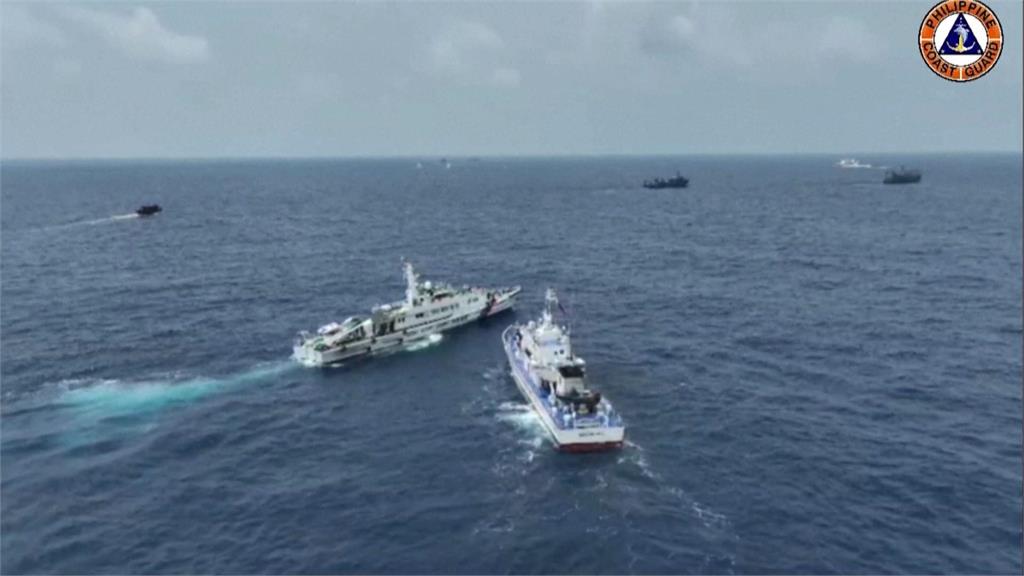 最近距離不到1公尺！　菲律賓補給船爭議海域遭中國海警船包夾
