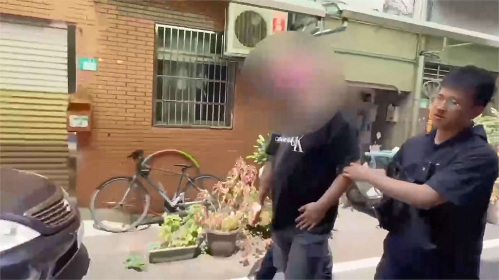 快新聞／不滿笑習近平？買不到票？赴「卡米地」砸糞+白漆　陸委會：反制境外敵對勢力
