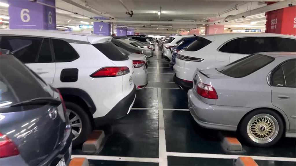 車停百貨遭偷55萬現金 男怒報案警逮犯嫌