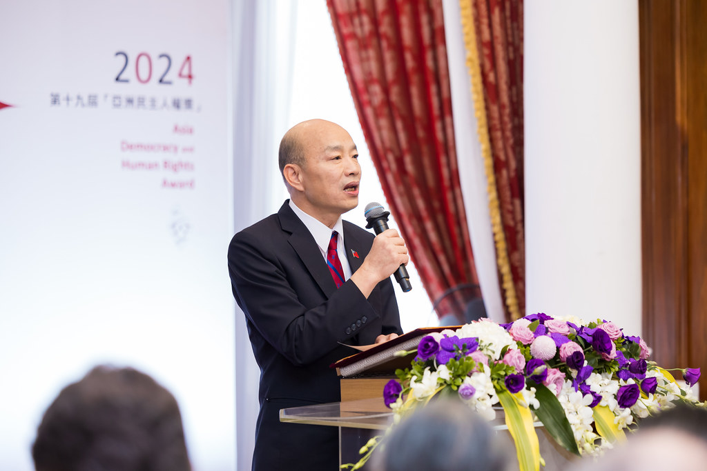 快新聞/上任半年!賴清德滿意度仍維持過半高檔 首次出訪獲65%民眾肯定
