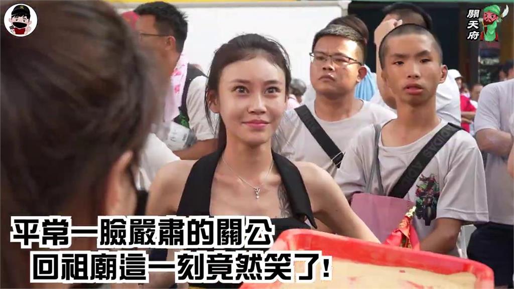 「女關公」登場!美女乩童騎白馬遶境帥呆眾人 親揭當乩身原因:我很害怕