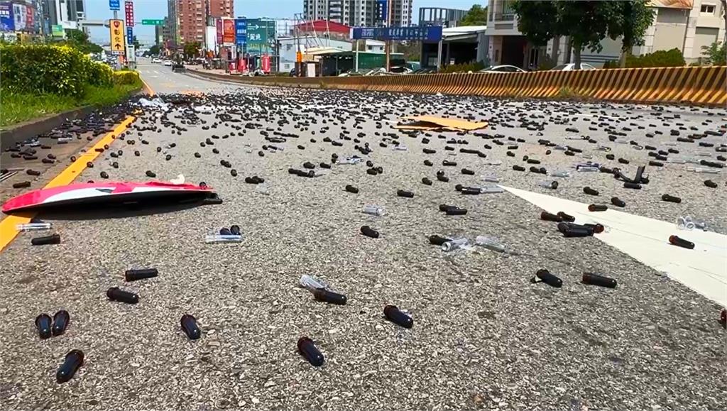 快新聞/悚!台中沙鹿嚴重車禍 向上路「長下坡」多車追撞11人送醫
