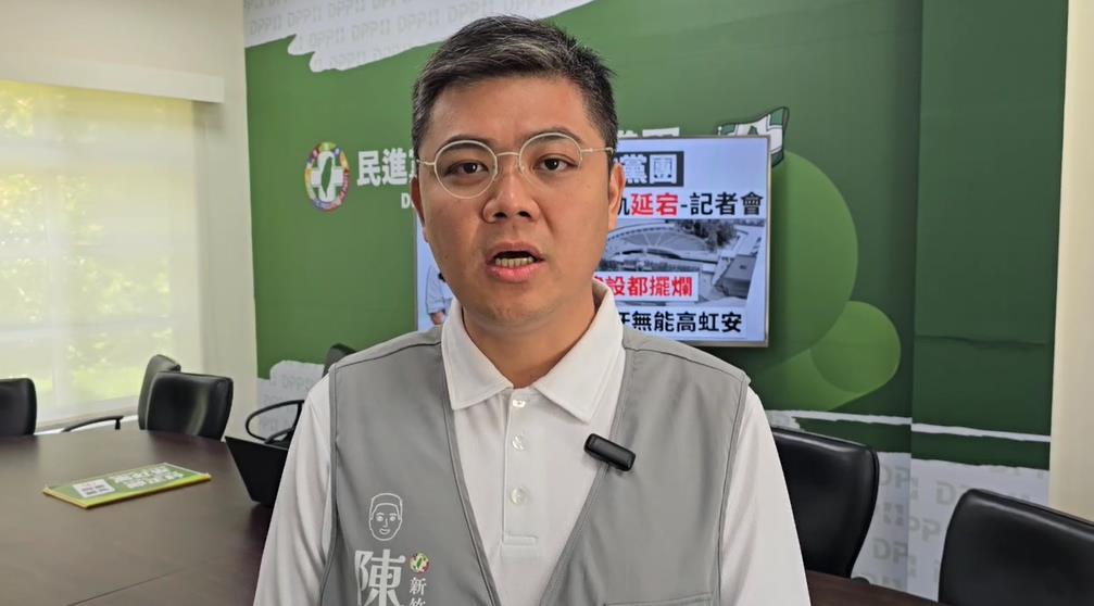快新聞/竹市藍綠白議員亂鬥!「罷免手板怎麼擺」喬不攏 議事一度喊卡