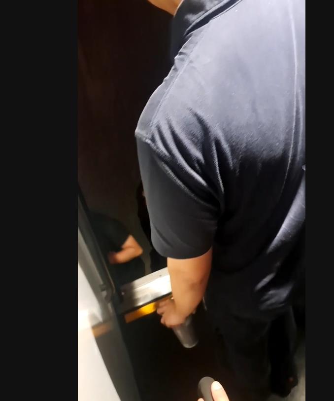 快新聞/今下午驚傳火車事故!自強號南澳隧道出口撞落石 乘客下車徒步走