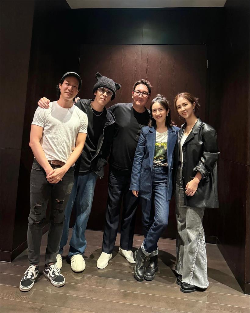周曉涵化身小粉絲 無預警公開與《信號》趙震雄合照 大咖明星全都在!