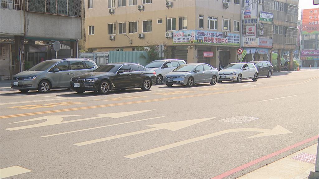 急煞釀車輛追撞 女駕駛想私了遭拒 竟嗆「我是總統府的人」