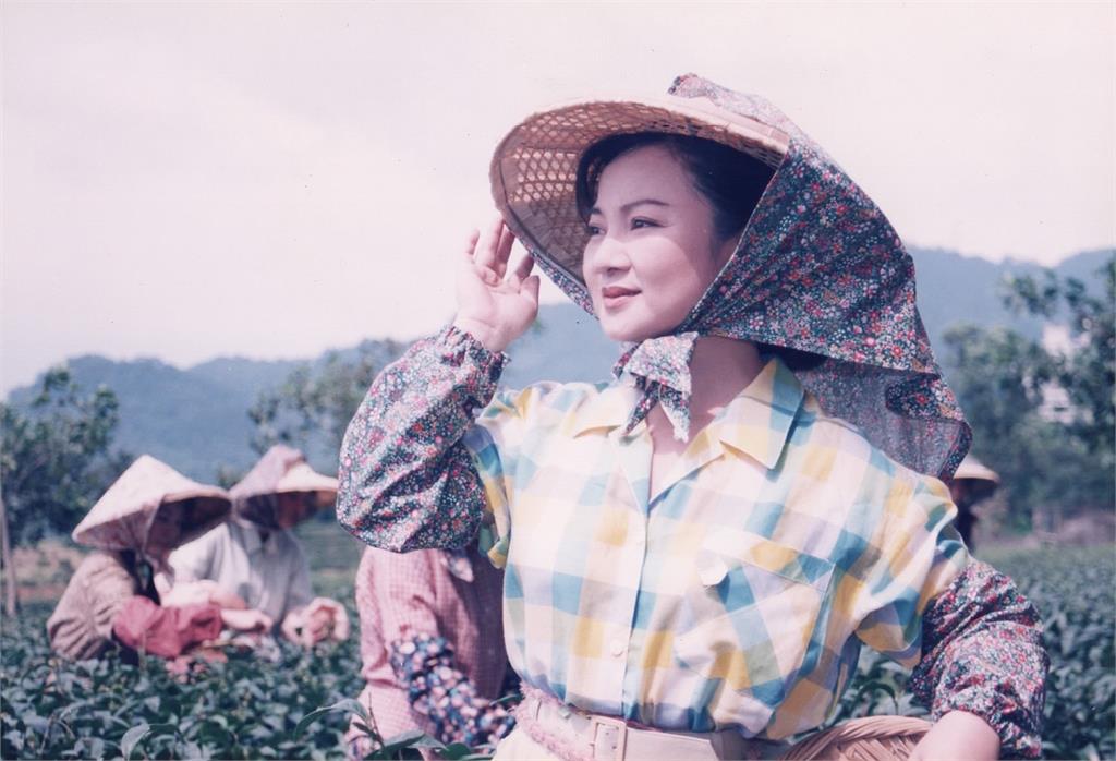 童年慘遭媽媽家暴！白冰冰哭揭「血淚內幕」：一直打我到17歲去賺錢