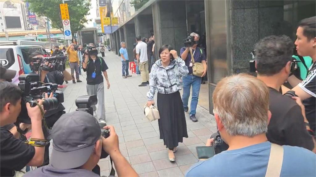 李貞秀節目嗆黃國昌「代替月亮懲罰你」 再爆已聲請假處分