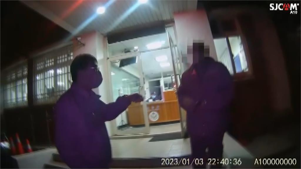 路中央驚見女童遭丟包機車上　真實原因曝光了
