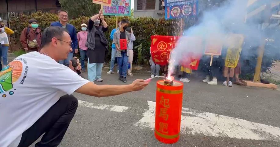 南投罷團大喊告急! 抬「定誠宮令旗」上街類遶境
