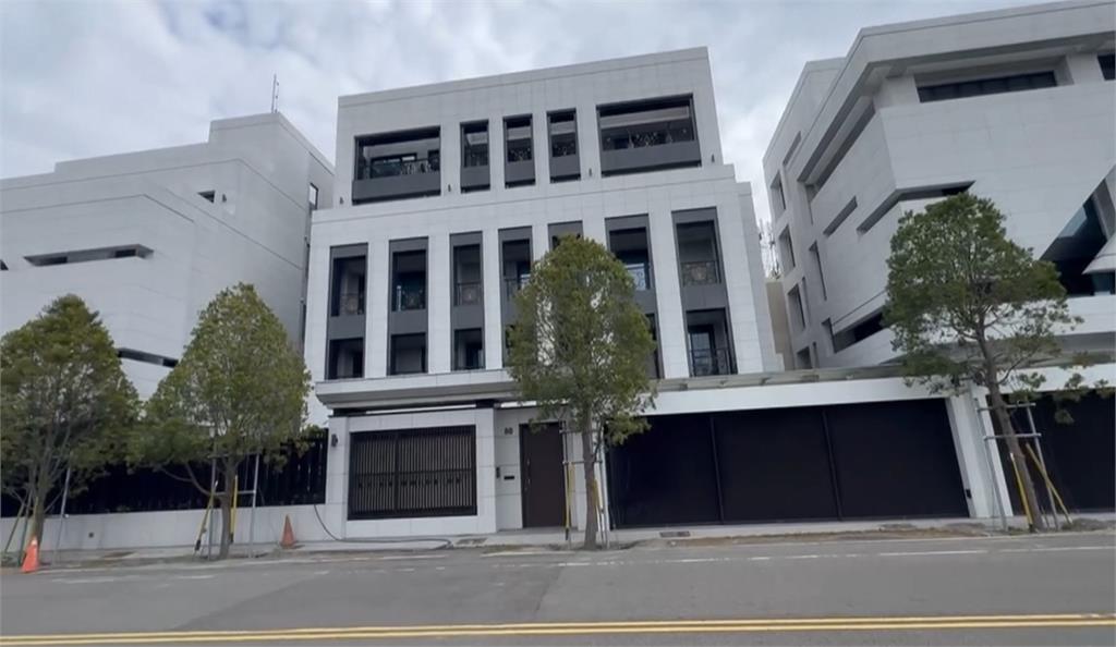 彰化議長謝典霖"開箱百坪豪宅" 民眾怒批:炫富