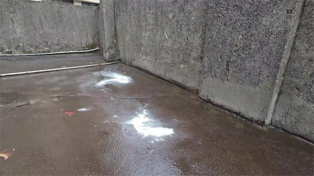 22樓高往下狂丟8支滅火器鋼瓶　新北社區保全遭逮辯稱：無聊