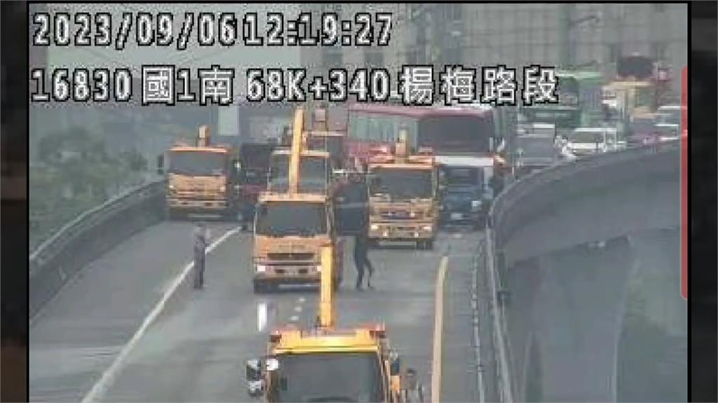車頭全毀!國道1號多輛小客車碰撞 一度全線封閉實施拖吊